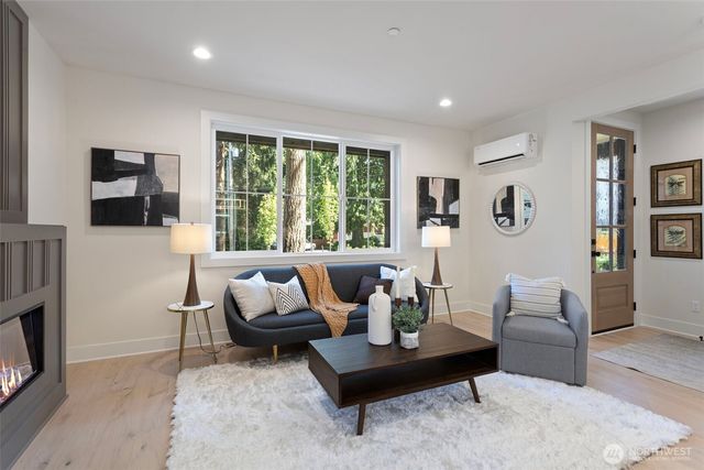 12831 NE 78th Place, Kirkland, WA 98033