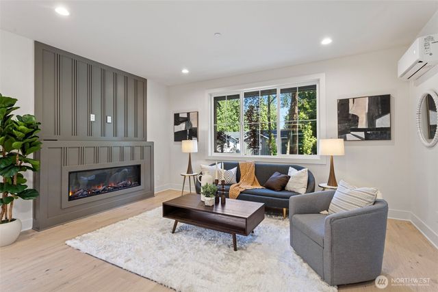 12831 NE 78th Place, Kirkland, WA 98033
