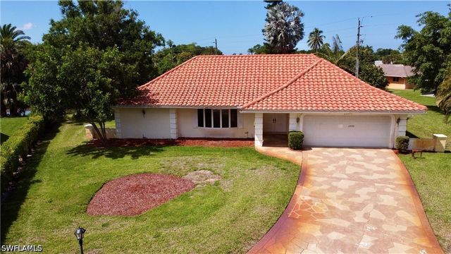2353 Abbey CT, Naples, FL 34112