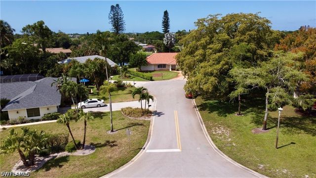 2353 Abbey CT, Naples, FL 34112