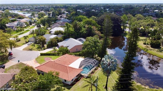 2353 Abbey CT, Naples, FL 34112