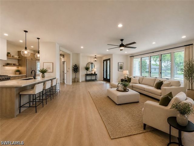 2353 Abbey CT, Naples, FL 34112
