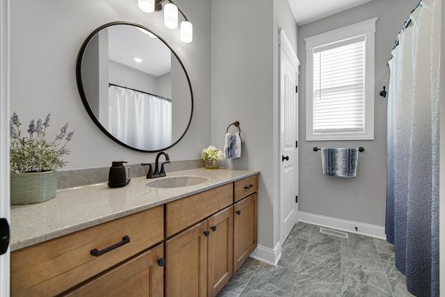 212 N 600 W, Valparaiso, IN 46385