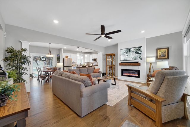 212 N 600 W, Valparaiso, IN 46385