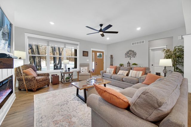 212 N 600 W, Valparaiso, IN 46385