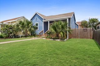1022 Avenue L, Galveston, TX 77550