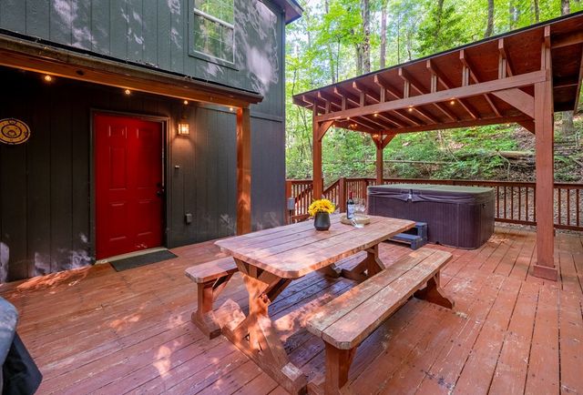 257 Pen Drive, Ellijay, GA 30540