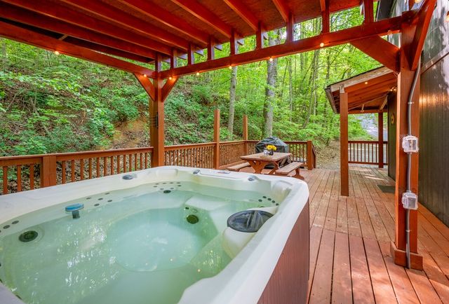 257 Pen Drive, Ellijay, GA 30540