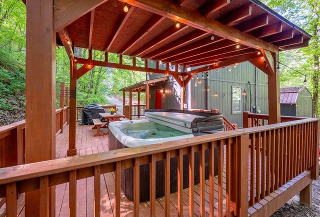 257 Pen Drive, Ellijay, GA 30540
