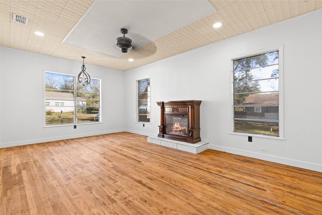 204 W Jones Street, Longview, TX 75602