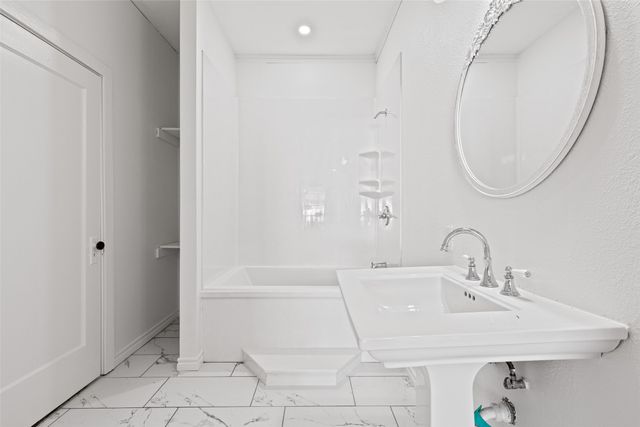 204 W Jones Street, Longview, TX 75602