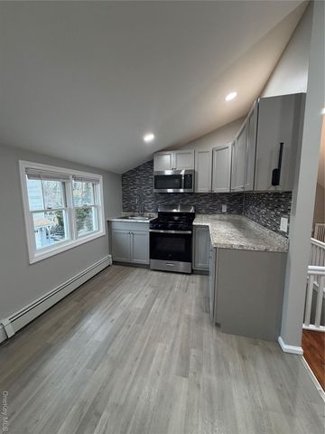 7 S Atlantic Street, Bay Shore, NY 11706