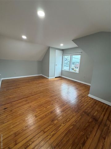 7 S Atlantic Street, Bay Shore, NY 11706