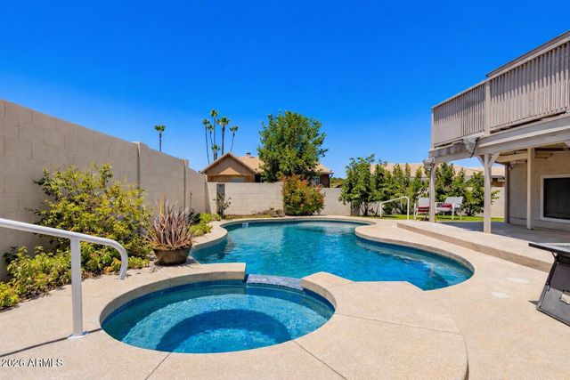 7221 W WINDROSE Drive, Peoria, AZ 85381