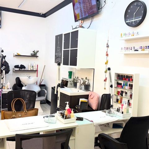 17171 pines blvd, Pembroke Pines, FL 33027