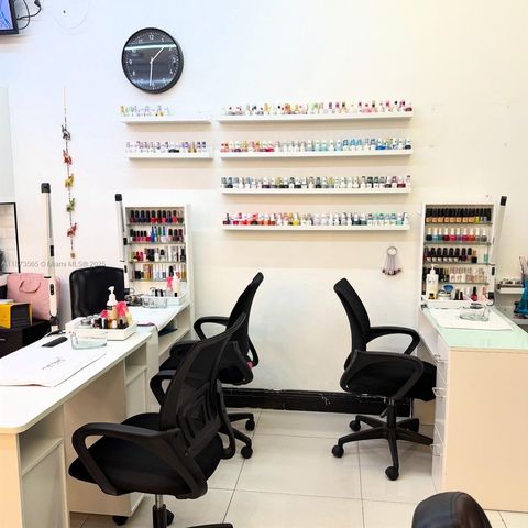 17171 pines blvd, Pembroke Pines, FL 33027