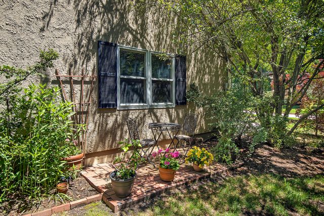 1370 Forest Avenue, Highland Park, IL 60035