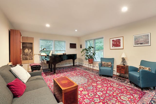 1370 Forest Avenue, Highland Park, IL 60035