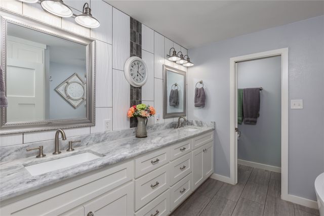 1780 S Lakeview Drive, Gordon, TX 76453