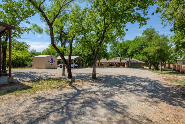 1780 S Lakeview Drive, Gordon, TX 76453