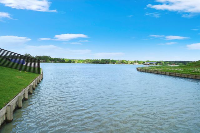 10693 S Lake Mist Lane, Willis, TX 77318