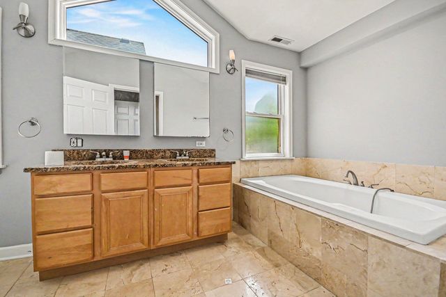 4440 N La Crosse Avenue, Chicago, IL 60630