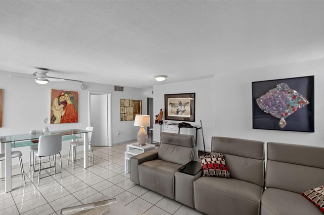 1045 10TH Street 301, Miami Beach, FL 33139