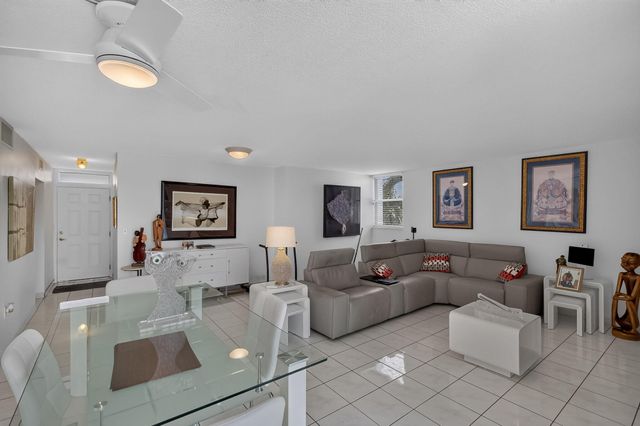 1045 10TH Street 301, Miami Beach, FL 33139