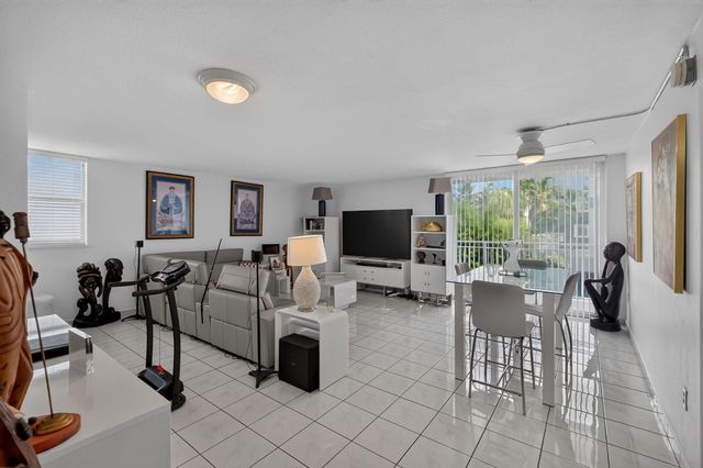 1045 10TH Street 301, Miami Beach, FL 33139