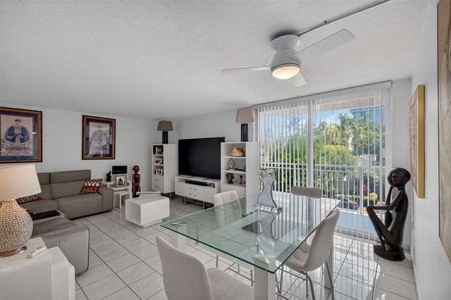 1045 10TH Street 301, Miami Beach, FL 33139