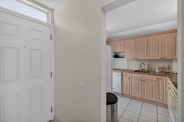 1045 10TH Street 301, Miami Beach, FL 33139
