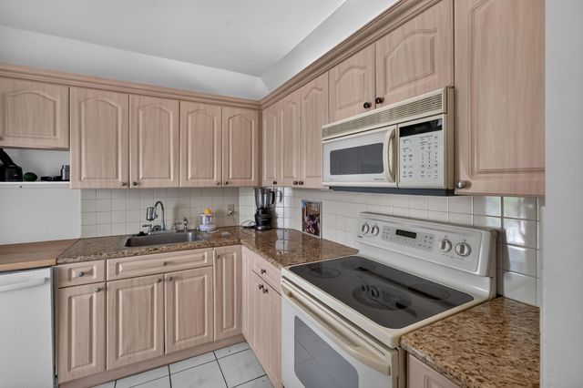1045 10TH Street 301, Miami Beach, FL 33139