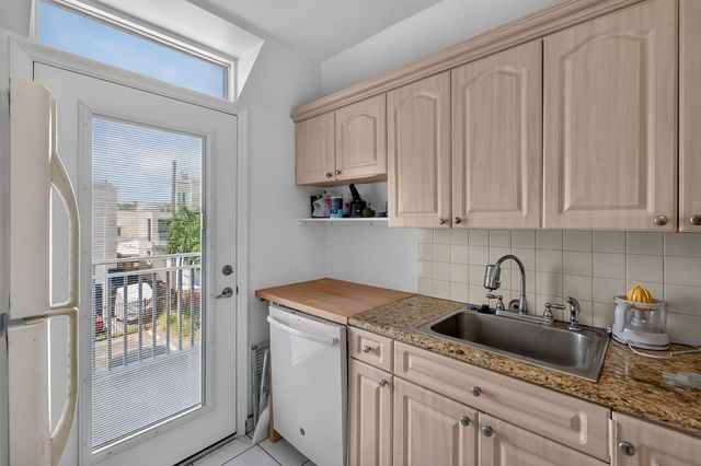 1045 10TH Street 301, Miami Beach, FL 33139