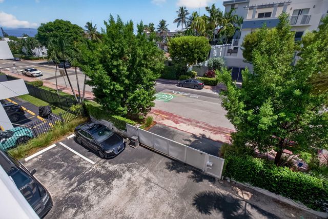 1045 10TH Street 301, Miami Beach, FL 33139
