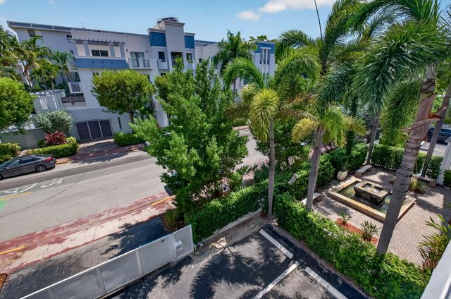 1045 10TH Street 301, Miami Beach, FL 33139