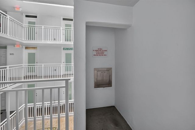1045 10TH Street 301, Miami Beach, FL 33139