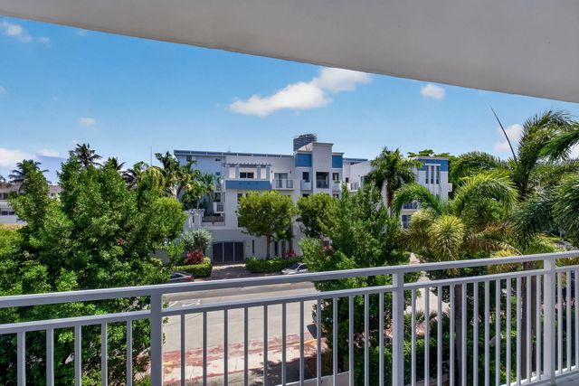 1045 10TH Street 301, Miami Beach, FL 33139
