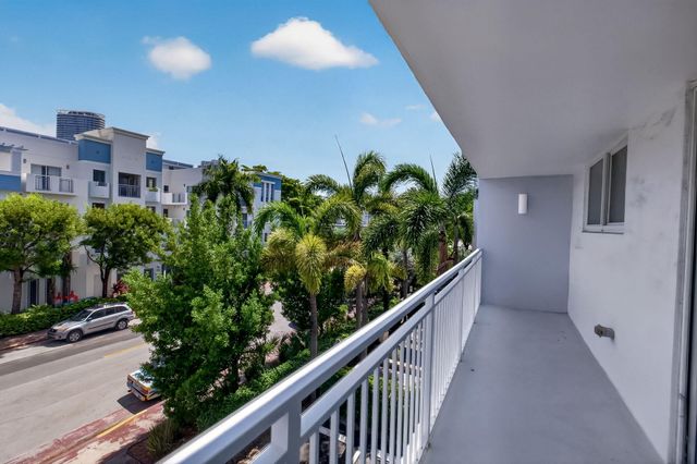 1045 10TH Street 301, Miami Beach, FL 33139