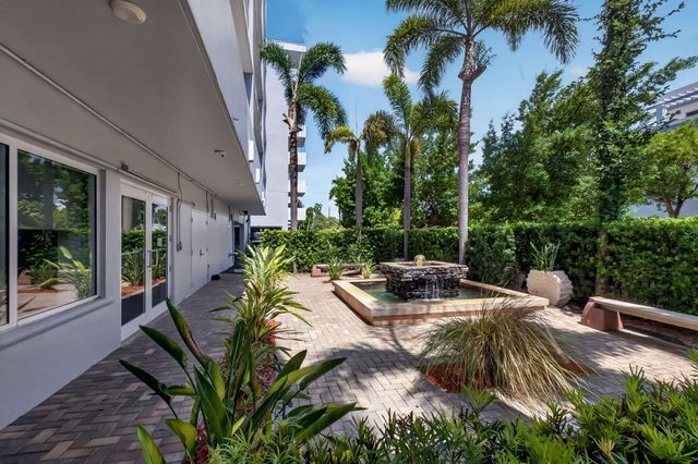 1045 10TH Street 301, Miami Beach, FL 33139