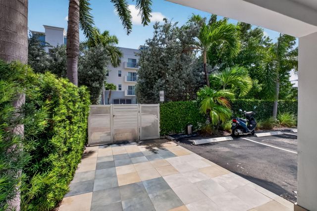 1045 10TH Street 301, Miami Beach, FL 33139