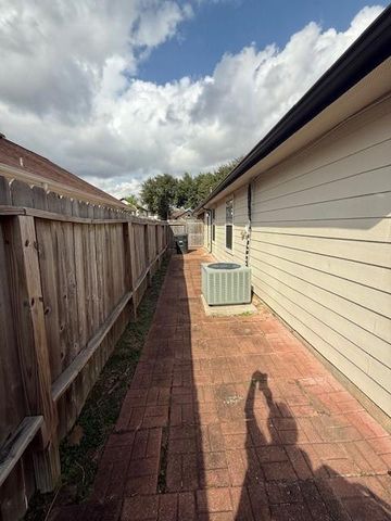 6019 Greenpark Manor Lane, Houston, TX 77085