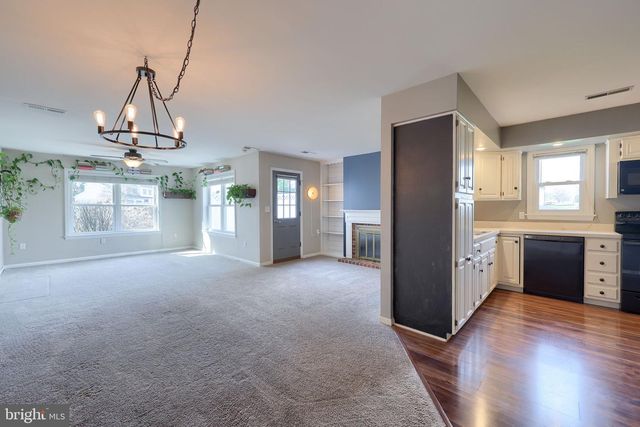 100 PEPPERTON CT, Lititz, PA 17543