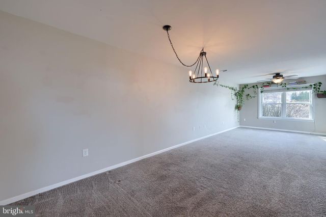 100 PEPPERTON CT, Lititz, PA 17543