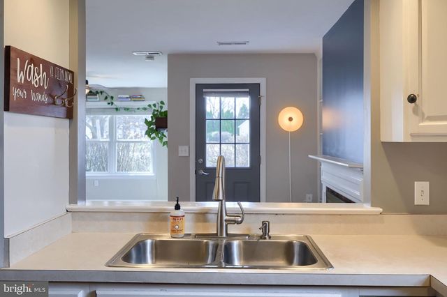 100 PEPPERTON CT, Lititz, PA 17543