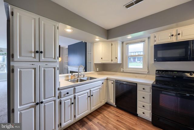 100 PEPPERTON CT, Lititz, PA 17543