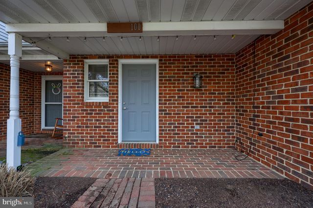 100 PEPPERTON CT, Lititz, PA 17543