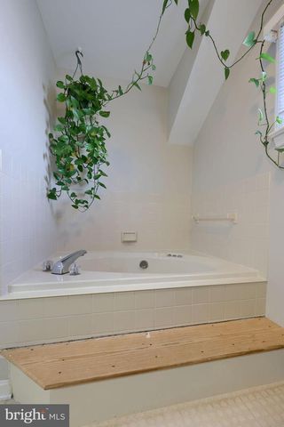 100 PEPPERTON CT, Lititz, PA 17543