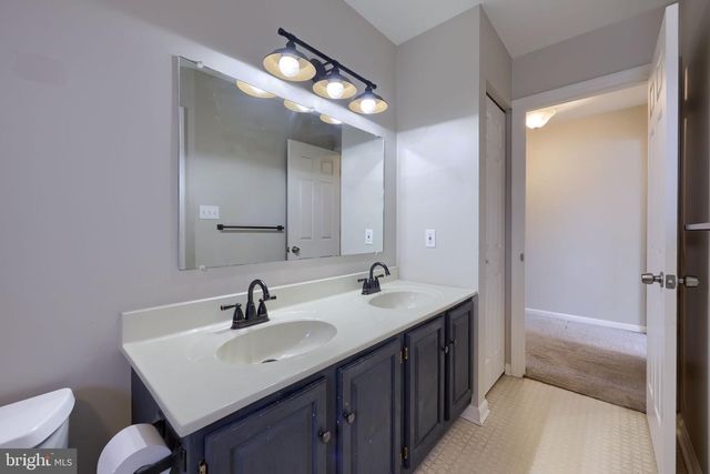 100 PEPPERTON CT, Lititz, PA 17543