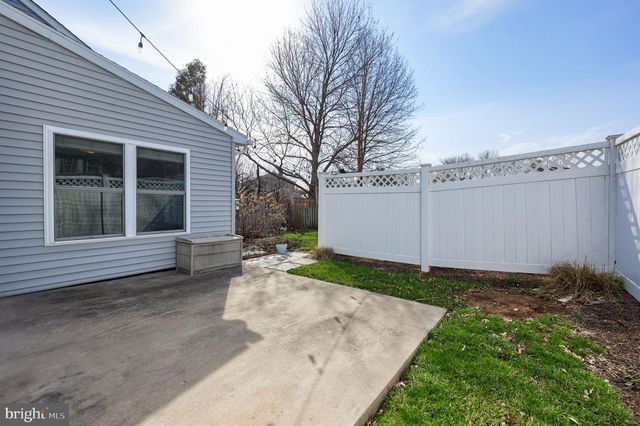 100 PEPPERTON CT, Lititz, PA 17543