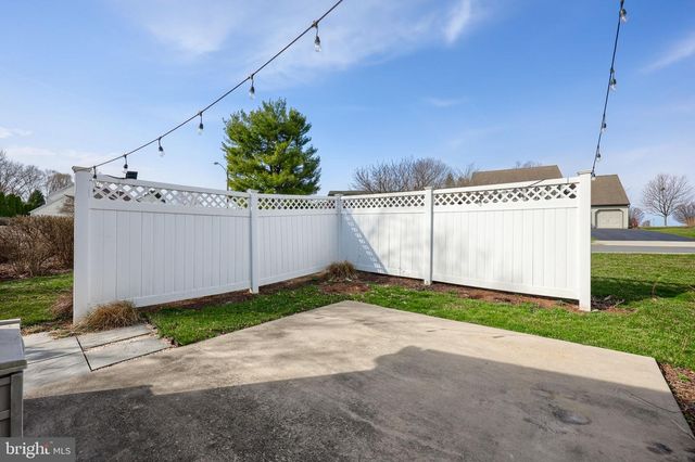 100 PEPPERTON CT, Lititz, PA 17543